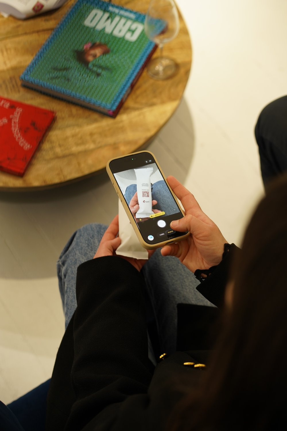 Le client scanne le QR code de l'oshibori